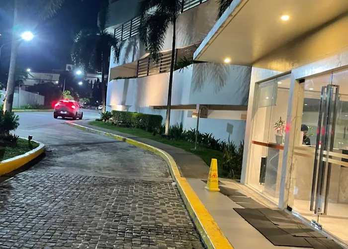 White Luxe Aparthotel *