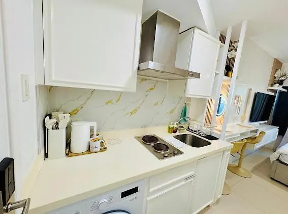 Aparthotel White Luxe Manila